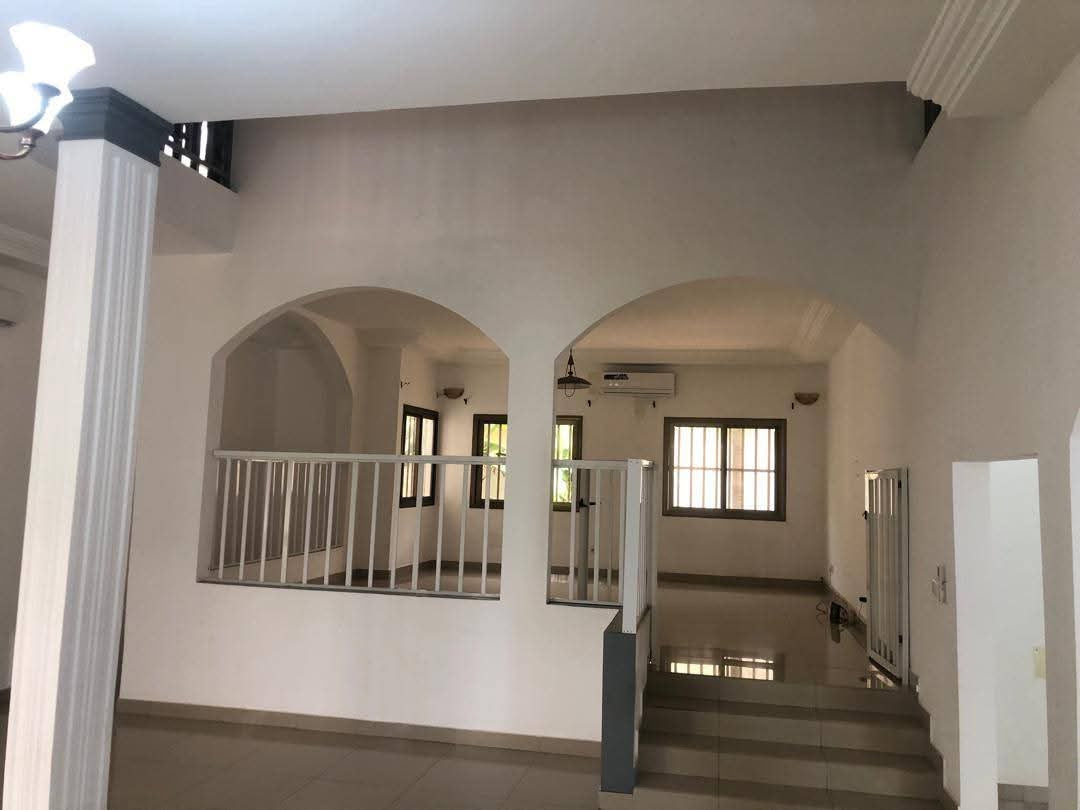 UNE VILLA 12 PIÈCES À VENDRE À  LOMÉ - BE-KLIKAME