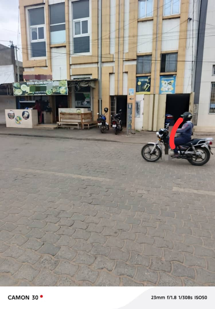 LOMÉ - KPOTA AJIP – IMMEUBLE À VENDRE BORD DES PAVÉS