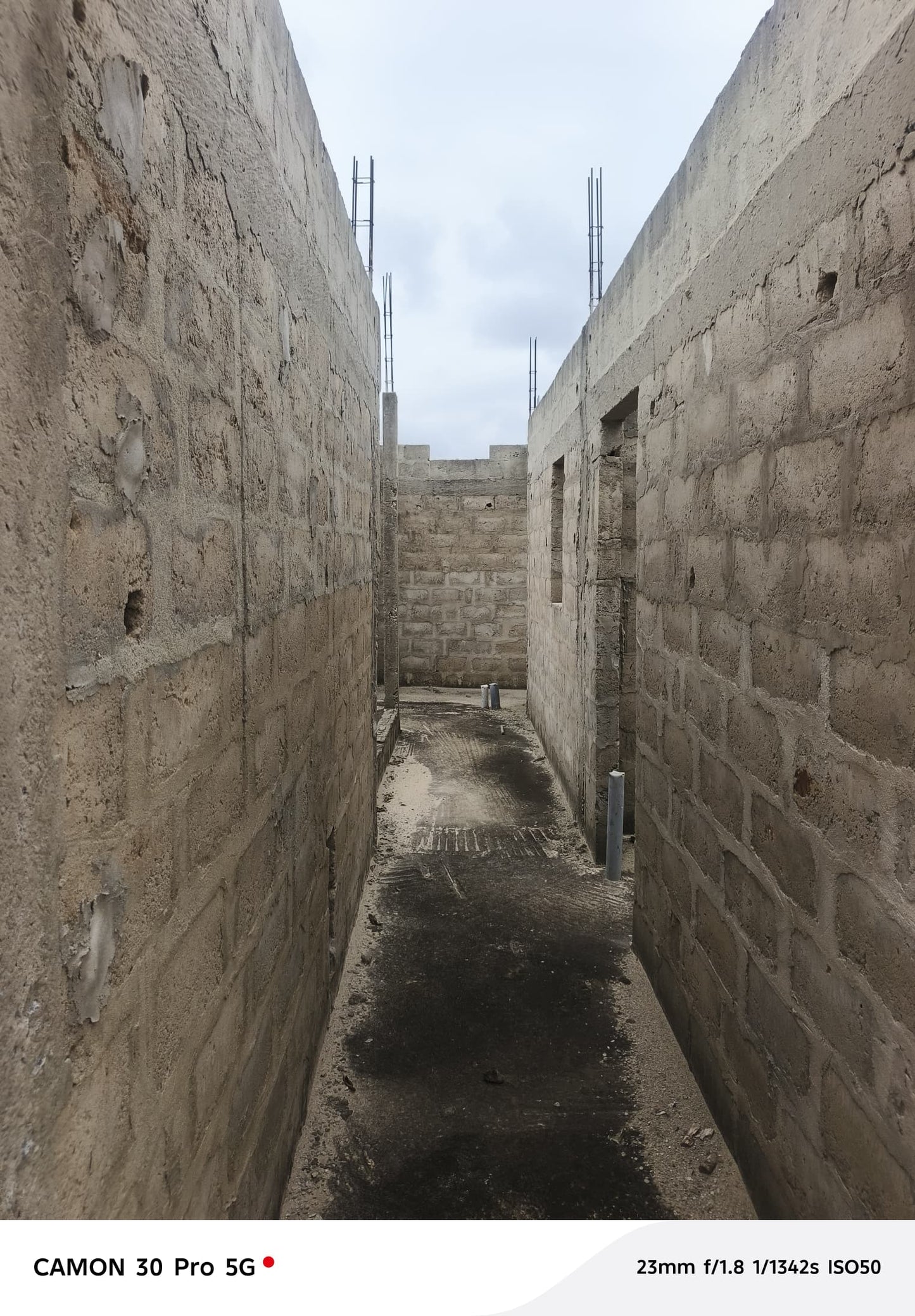 UN HÔTEL À VENDRE À APESSITO – 23 CHAMBRES + BAR + MAGASINS