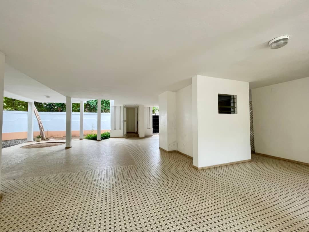 À VENDRE / À LOUER – Villa 10 pièces sur 500 m² à Nukafu Cerfer | 4 chambres, dépendance, jardin | Vente : 120M FCFA | Location : 600.000 FCFA/mois