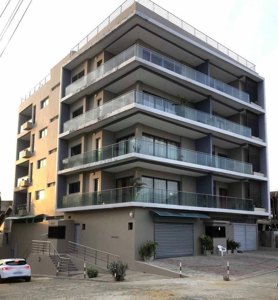 IMMEUBLE R+4 AVEC ASCENSEUR À VENDRE À ANGRÉ STAR 12, ABIDJAN – 500 M² – 1,2 MILLIARD CFA