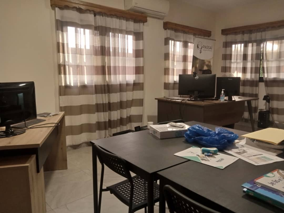 À VENDRE – VILLA DUPLEX MEUBLÉE 9 PIÈCES (7 CHAMBRES, 2 SALONS) À BAGUIDA CITÉ BOAD