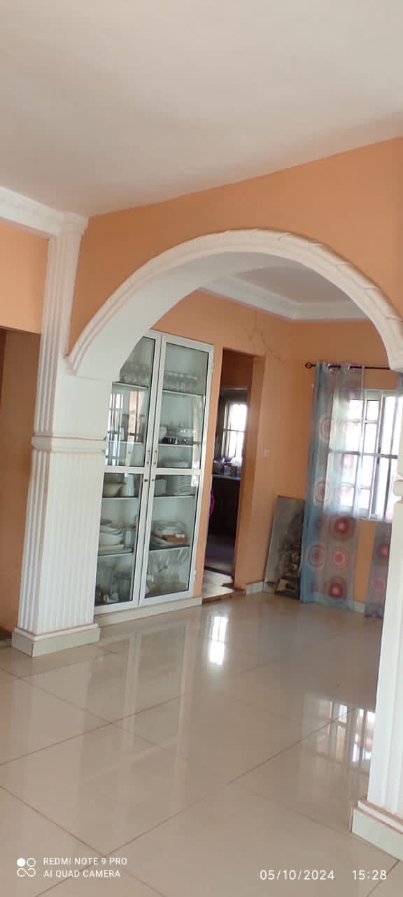 À VENDRE - VILLA 2 CHAMBRES, 1 SALON À ADIDOGOMÉ