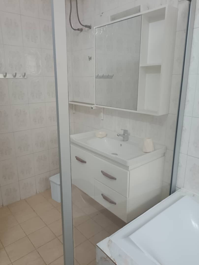 À LOUER – VILLA MEUBLÉE 4 PIÈCES (3 CHAMBRES SALON) À AVÉPOZO, VUE SUR GOUDRON