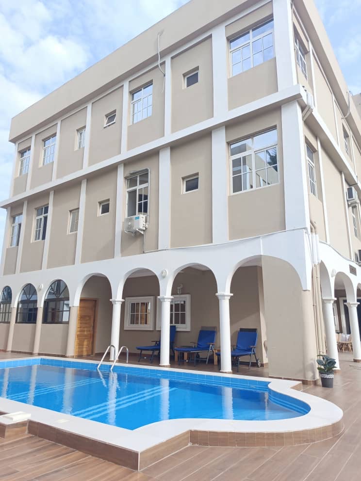 HÔTEL À VENDRE À AGBODRAFO - 25 CHAMBRES, PISCINE, RESTAURANT