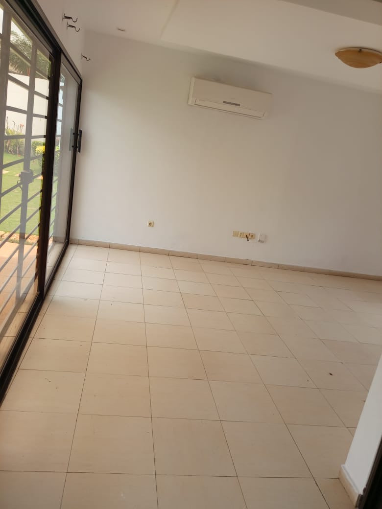 HEDZRANAWOÉ – VILLA DUPLEX AVEC PISCINE À LOUER