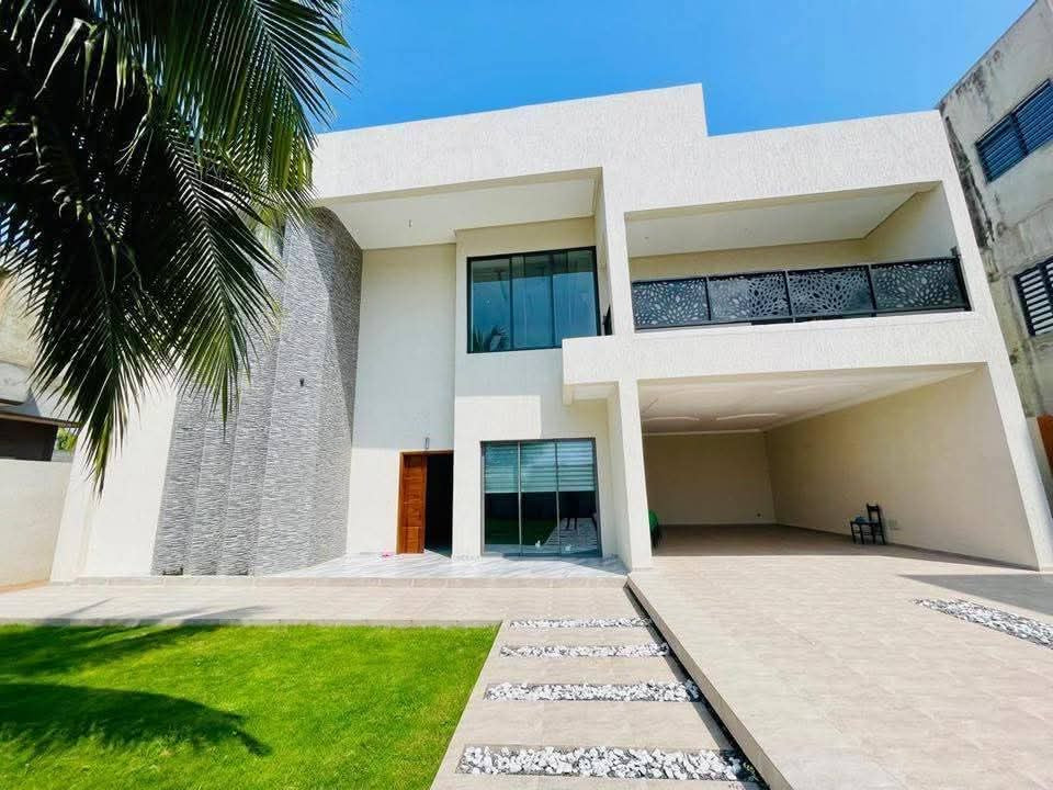 VILLA 10 PIÈCES À VENDRE À LOMÉ - AVÉPOZO
