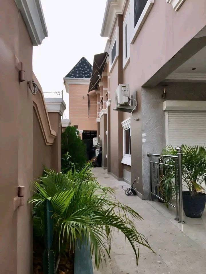 UNE VILLA À VENDRE DANS LA CITÉ MOKPOKPO - 9 PIÈCES