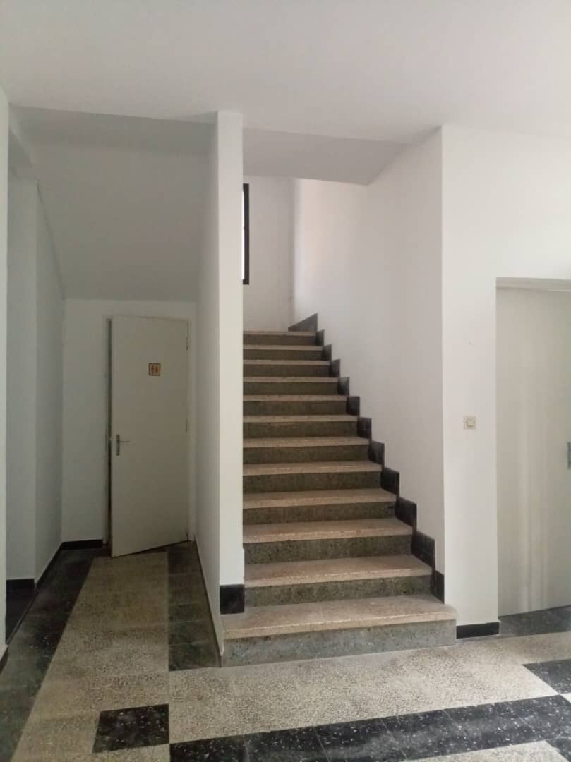 À LOUER : VILLA DUPLEX 5 CHAMBRES + PISCINE À KODJOVIAKOPE – 1 000 000 F/MOIS