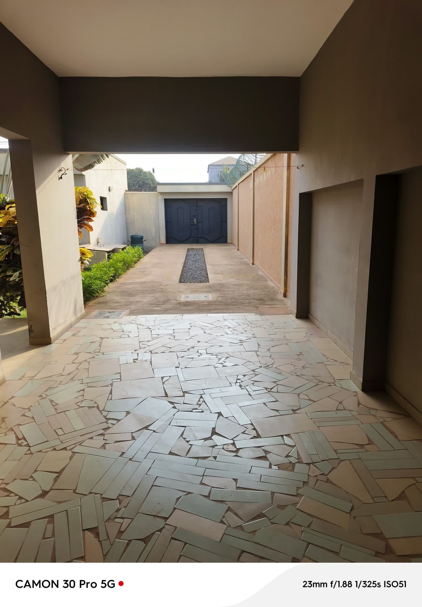 RÉSIDENCE 8 PIÈCES À VENDRE AVEC LES MEUBLES À AGOÈ ASSIYEYÉ – 602 m²