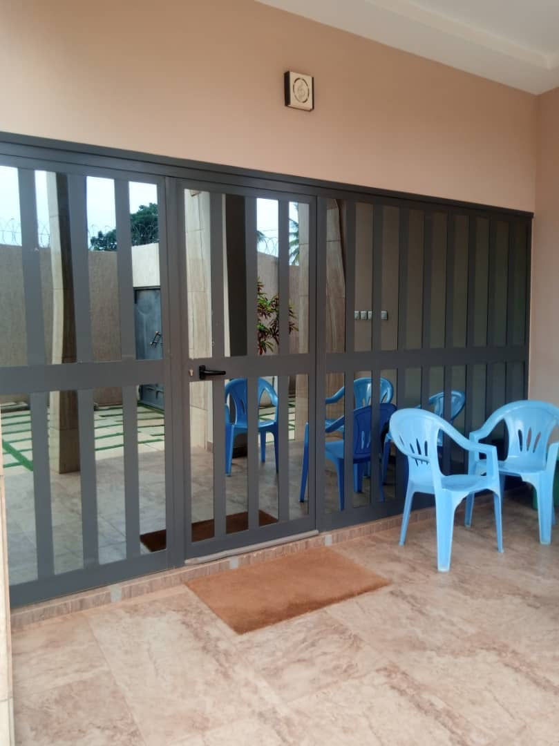 VILLA DE STANDING 11 PIÈCES AVEC PISCINE À VENDRE À SÉGBÉ – 5a 85ca
