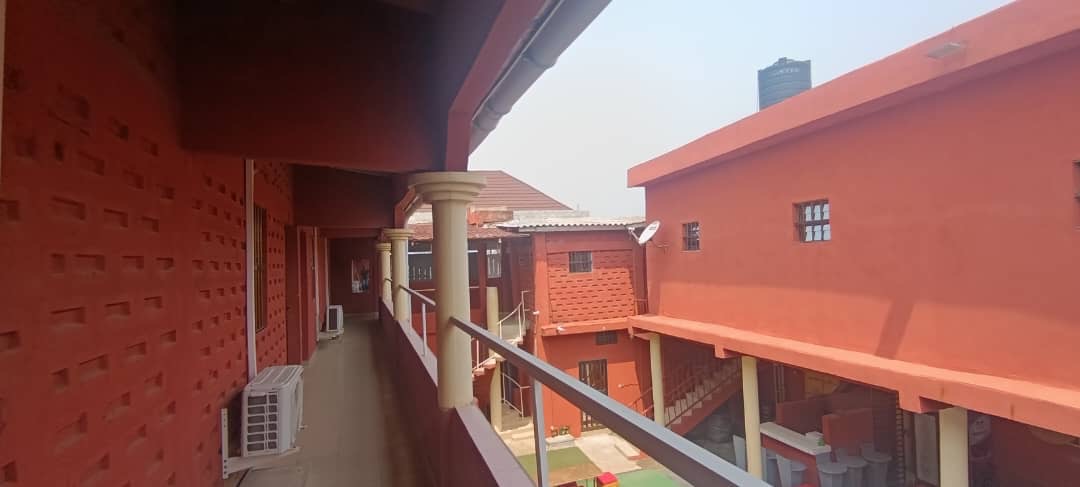 HÔTEL 19 CHAMBRES À VENDRE À ANÉHO CÔTÉ PLAGE – 2 LOTS | TITRE FONCIER