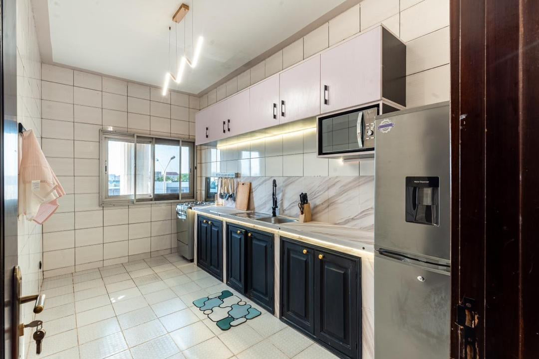 À LOUER – Appartement meublé 2 pièces à Baguida, au bord de la Nationale N°2 | Wi-Fi, Canal+, sécurité | 400.000 FCFA/mois