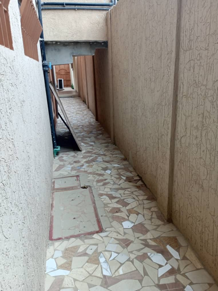 À LOUER – APPARTEMENT POUR BUREAU À LOMÉ - AGBALÉPÉDOGAN