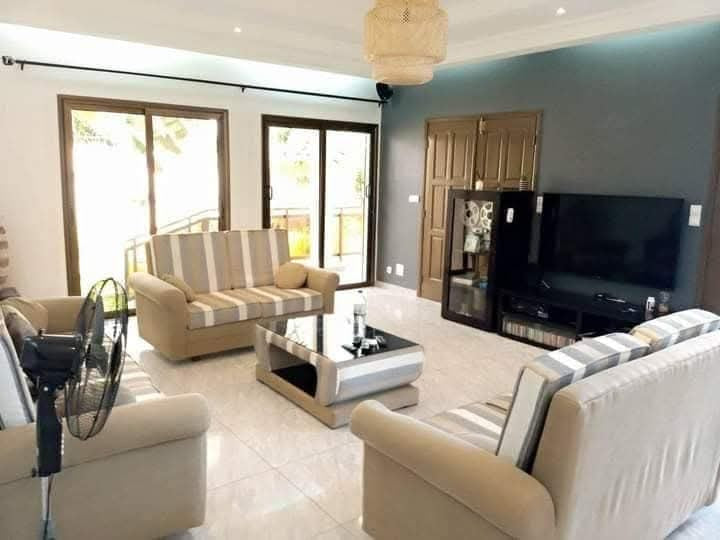 VILLA 6 PIÈCES À VENDRE À AGOÈ SOGBOSSITO – 1200 m² | TITRE FONCIER