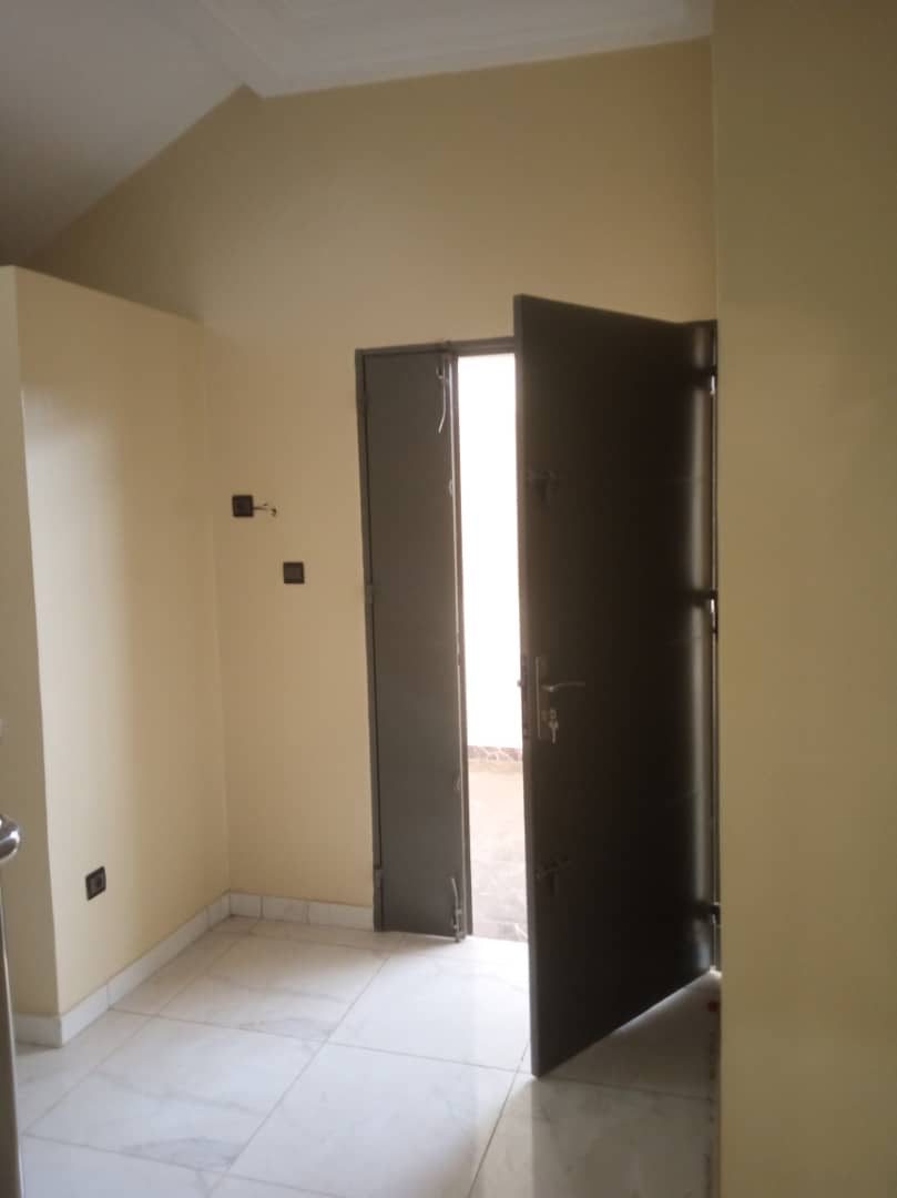 UNE VILLA 6 PIÈCES À LOUER / VENDRE DANS LA CITÉ MOKPOKPO