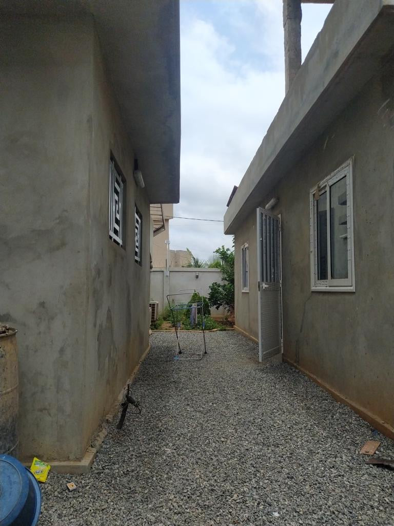 VILLA 11 PIÈCES À VENDRE À ADIDOGOMÉ IPG – 1 LOT 1/4 – TITRE FONCIER