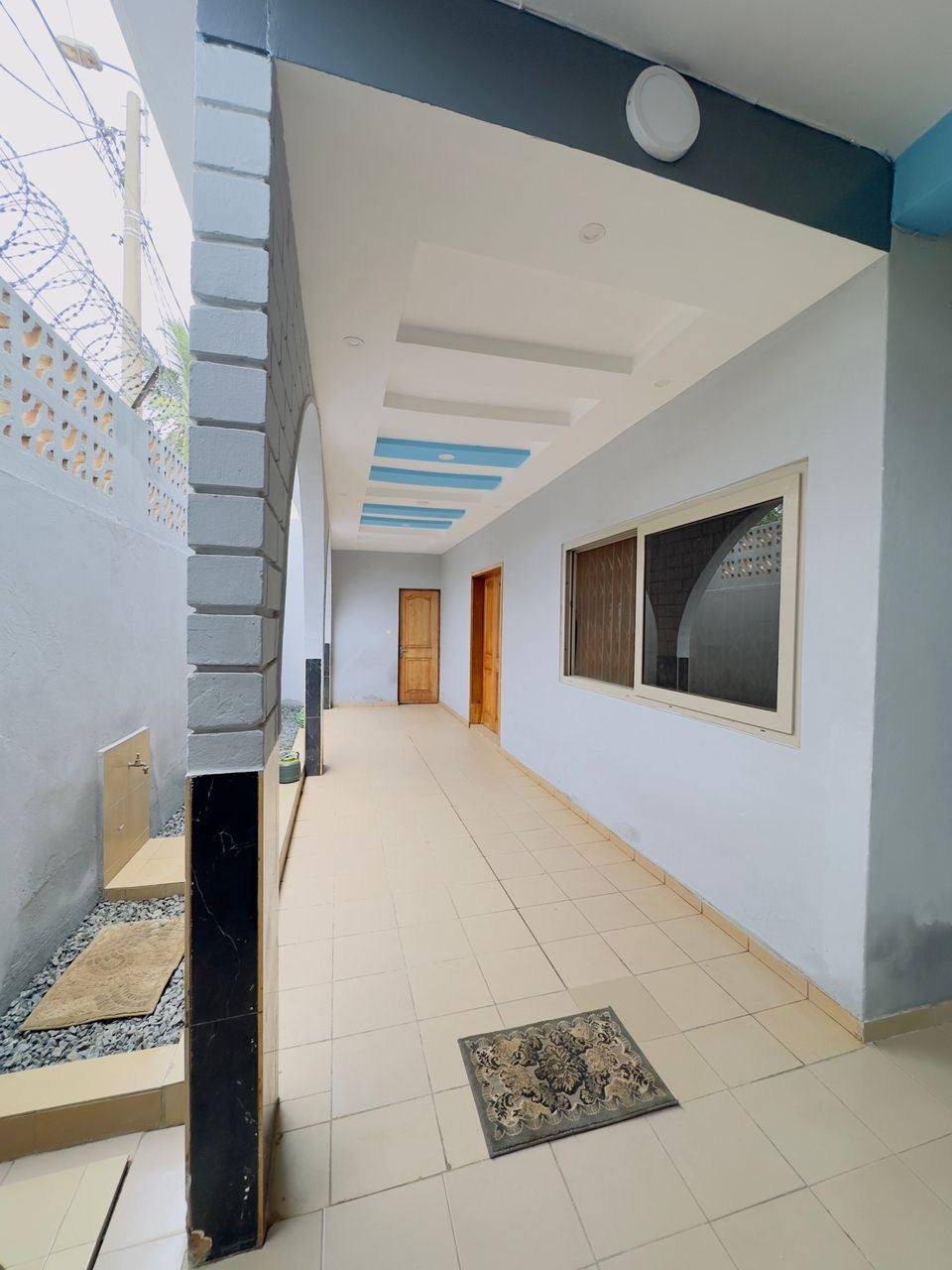 VILLA DE 9 PIÈCES À VENDRE À LOMÉ, CITÉ AÉROPORT – PLUS DE 1/2 LOT