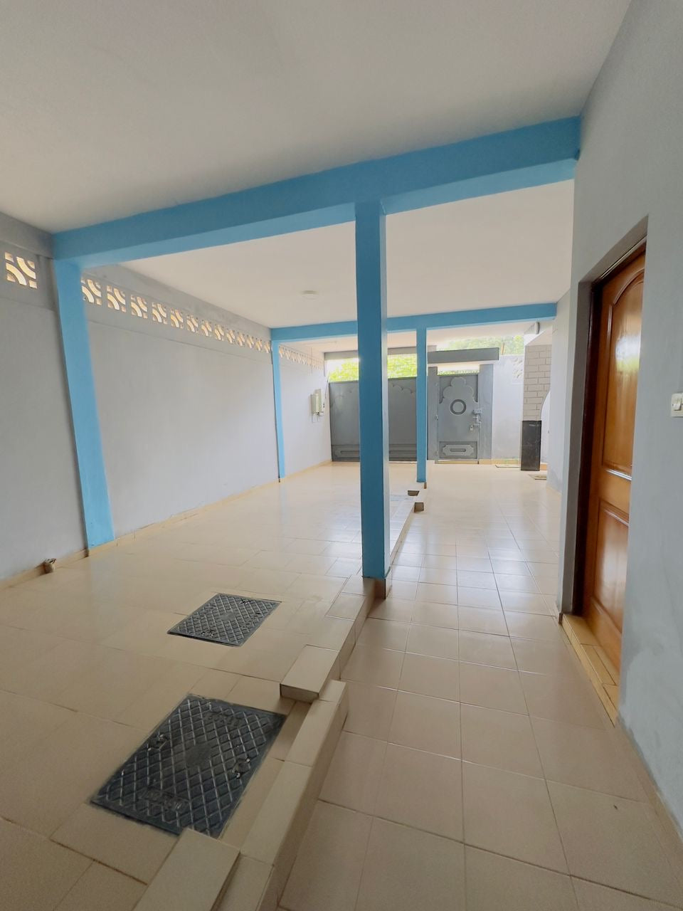 VILLA DE 9 PIÈCES À VENDRE À LOMÉ, CITÉ AÉROPORT – PLUS DE 1/2 LOT