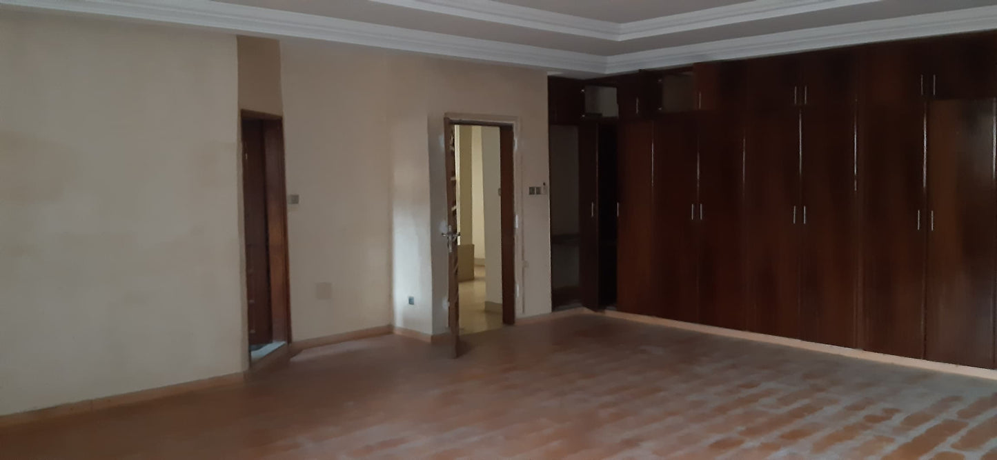 VILLA SOUTERRAINE HAUT STANDING À VENDRE – KPOGAN ZOGBÉDJI – 1800m², 8 CHAMBRES, PISCINE, BOÎTE DE NUIT PRIVÉE
