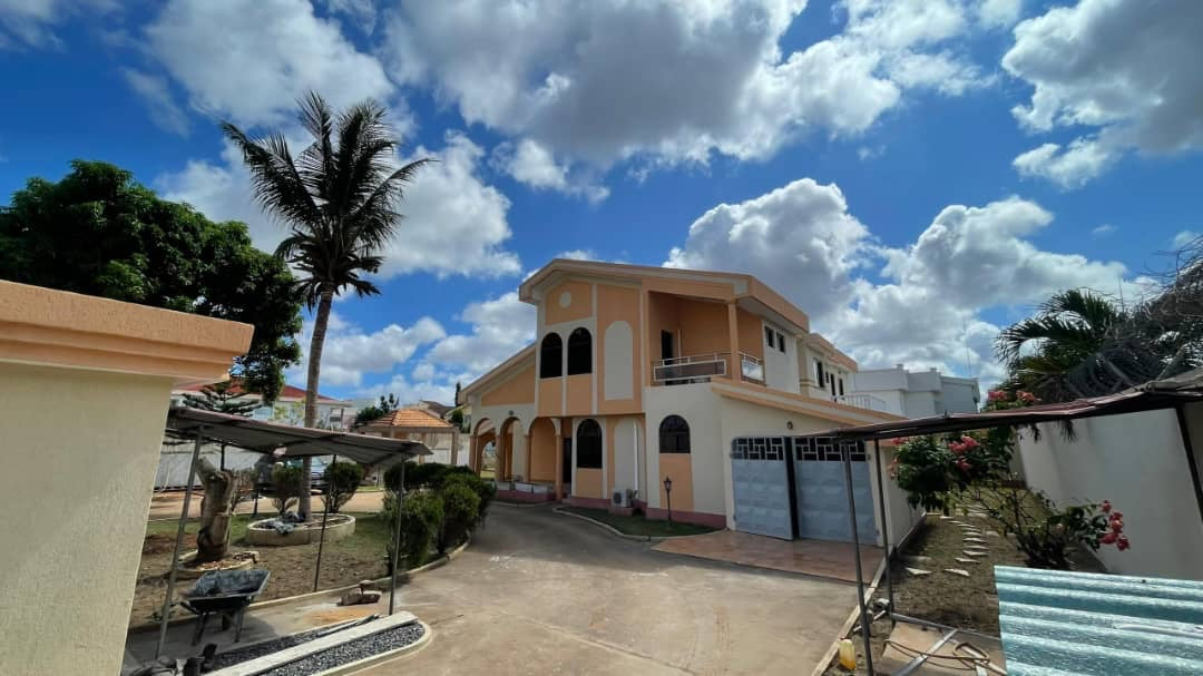 UNE VILLA DE 6 PIÈCES À VENDRE À LA CITÉ OUA