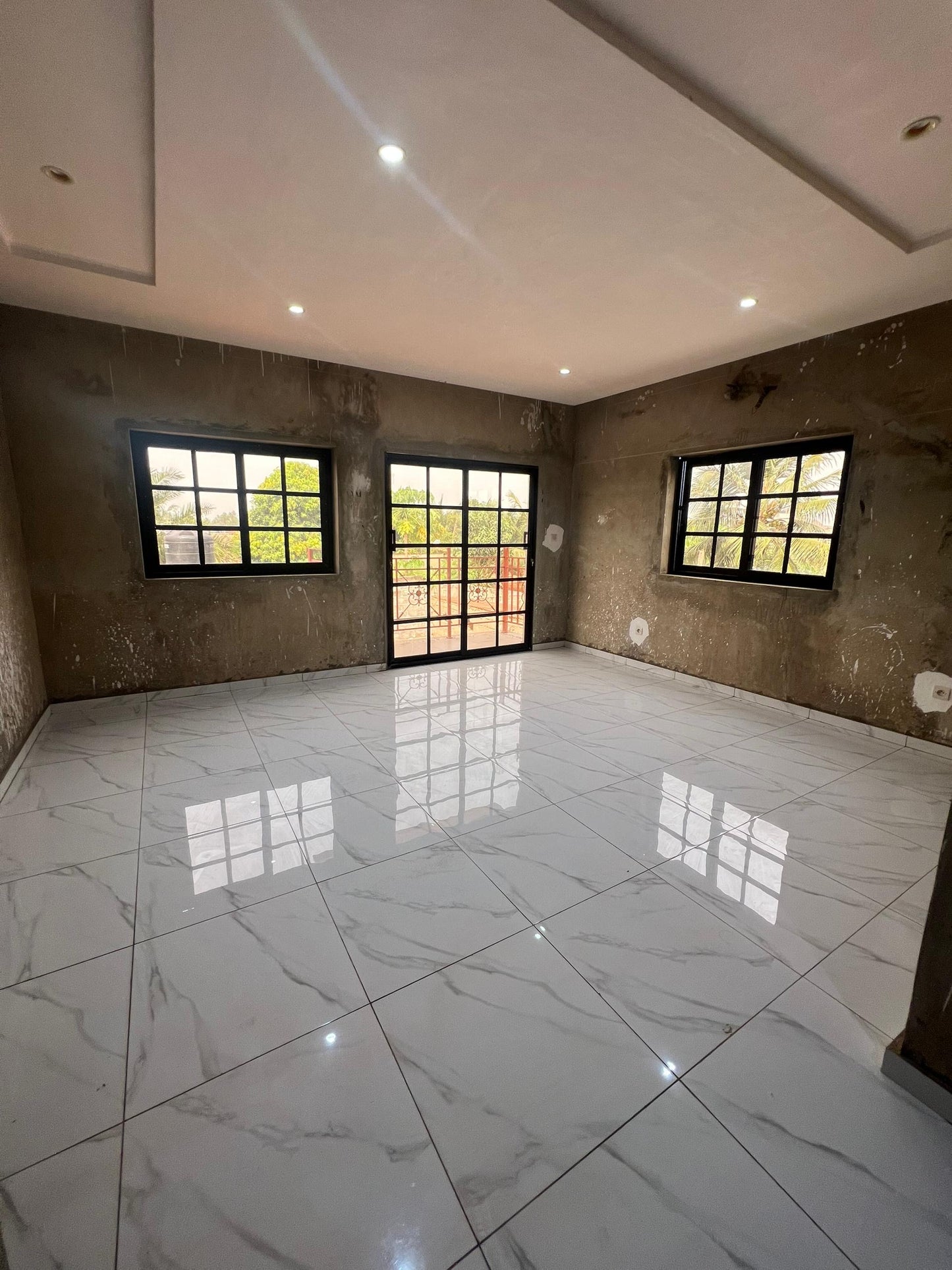 VILLA MODERNE 6 PIÈCES À VENDRE À ADIDOGOMÉ SÉGBÉ – 1 LOT – PRÈS PHARMACIE SÉGBÉ