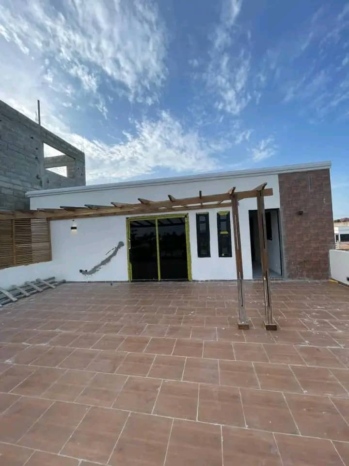 SPLENDIDE VILLA À VENDRE À AVÉDJI - 3 CHAMBRES, 1 SALON, GARAGE POUR 2 VOITURES, ROOFTOP DISPONIBLE