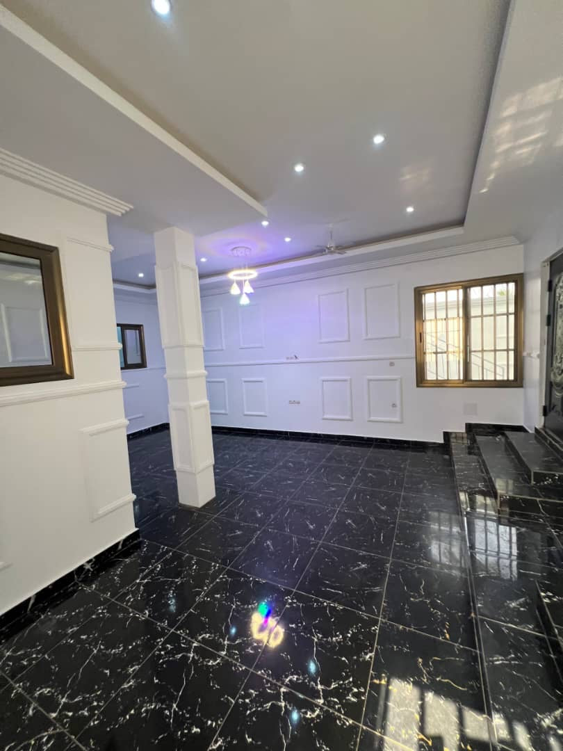 VILLA 6 PIÈCES À VENDRE À ZANGUÉRA KLÉMÉ – 300m²