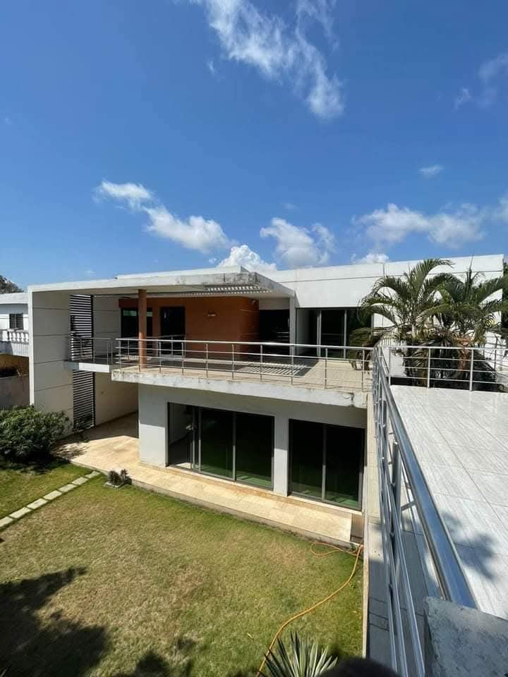 VILLA DE PRESTIGE À VENDRE À ADÉWUI – LOMÉ | MARBRE ITALIEN & TITRE FONCIER