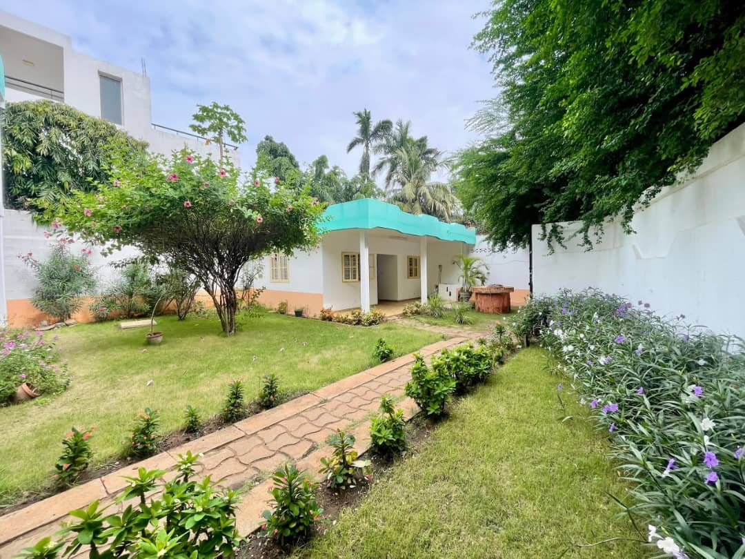À VENDRE / À LOUER – Villa 10 pièces sur 500 m² à Nukafu Cerfer | 4 chambres, dépendance, jardin | Vente : 120M FCFA | Location : 600.000 FCFA/mois