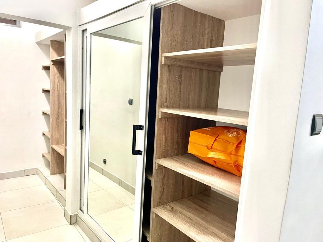 À LOUER – VILLA MEUBLÉE DE 4 PIÈCES À AGOÈ SOGBOSSITO (ANOKUI) – 450.000 FCFA/MOIS