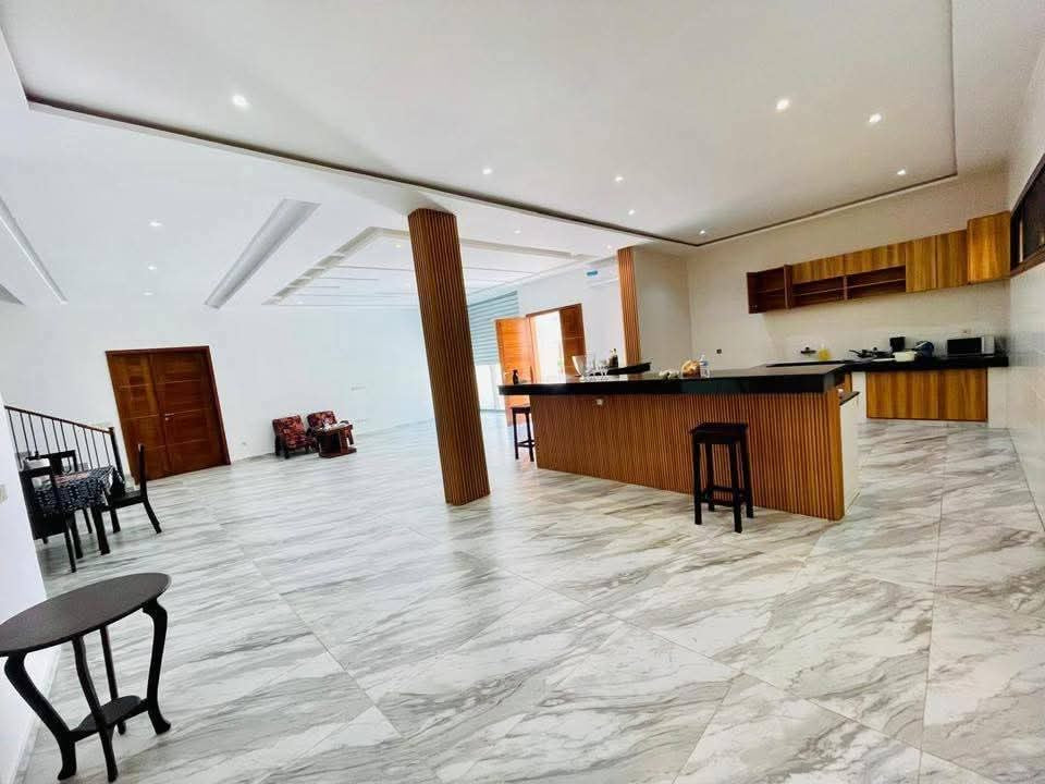 VILLA 10 PIÈCES À VENDRE À LOMÉ - AVÉPOZO
