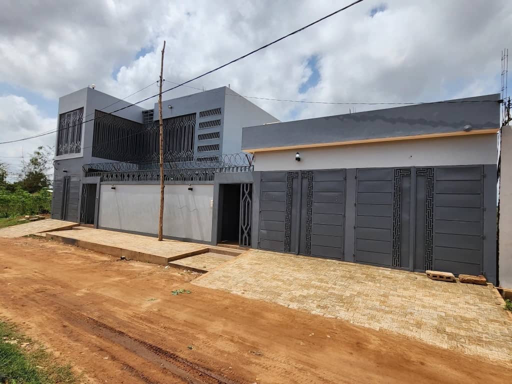VILLA À VENDRE À VOGAN – 11 PIÈCES AU TOTAL