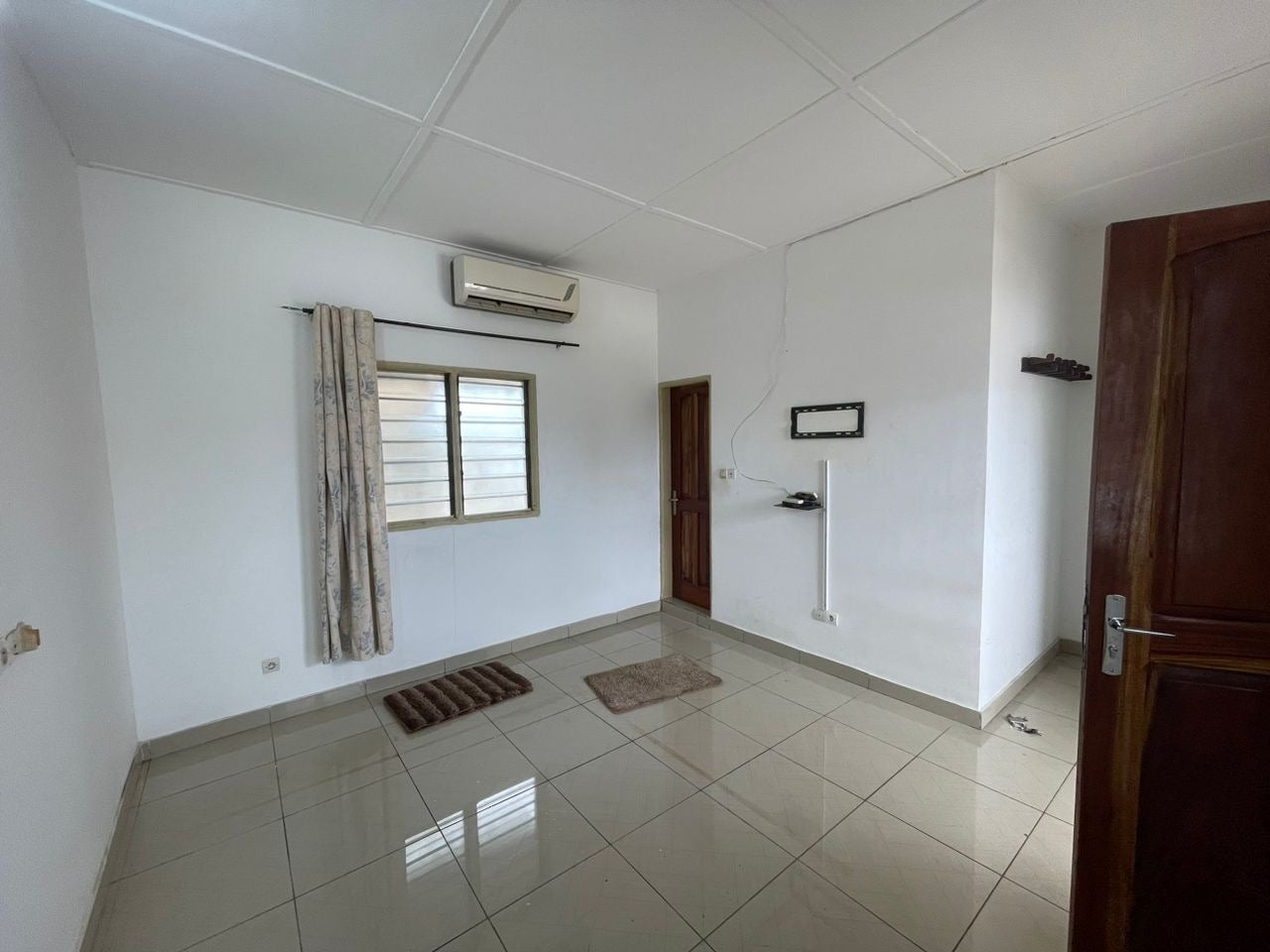 À VENDRE – Maison 9 pièces climatisées avec boutique et garage à Novissi | 600 m² | 165 millions FCFA