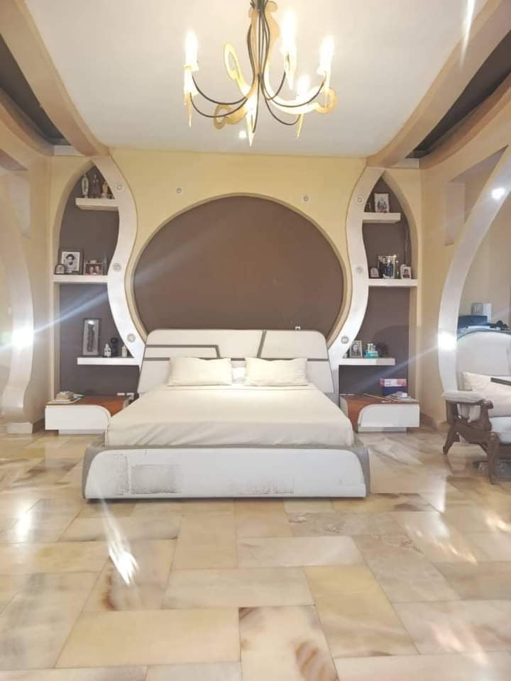 UNE VILLA PISCINE À VENDRE À BAGUIDA - 8 PIÈCES