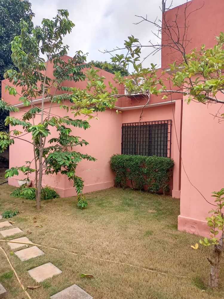 À VENDRE – VILLA DALLÉE 3 CHAMBRES SUR 1 LOT À WONYOMÉ (75 MILLIONS)