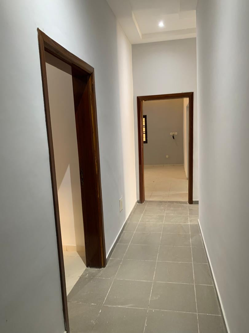 VILLA DUPLEX À VENDRE À SÉGBÉ – 10 PIÈCES