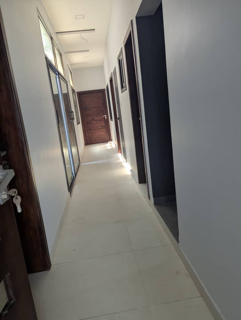 À VENDRE – VILLA 4 PIÈCES (3 CHAMBRES + SALON) AVEC TITRE FONCIER DANS LA CITÉ BAGUIDA – 105 MILLIONS FCFA