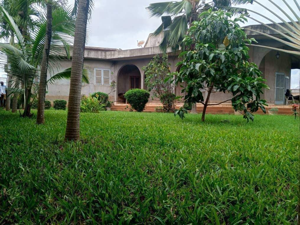 VILLA 7 PIÈCES À VENDRE À AGOÈ CACAVÉLI – PLUS D’UN LOT – PROCHE GOUDRON