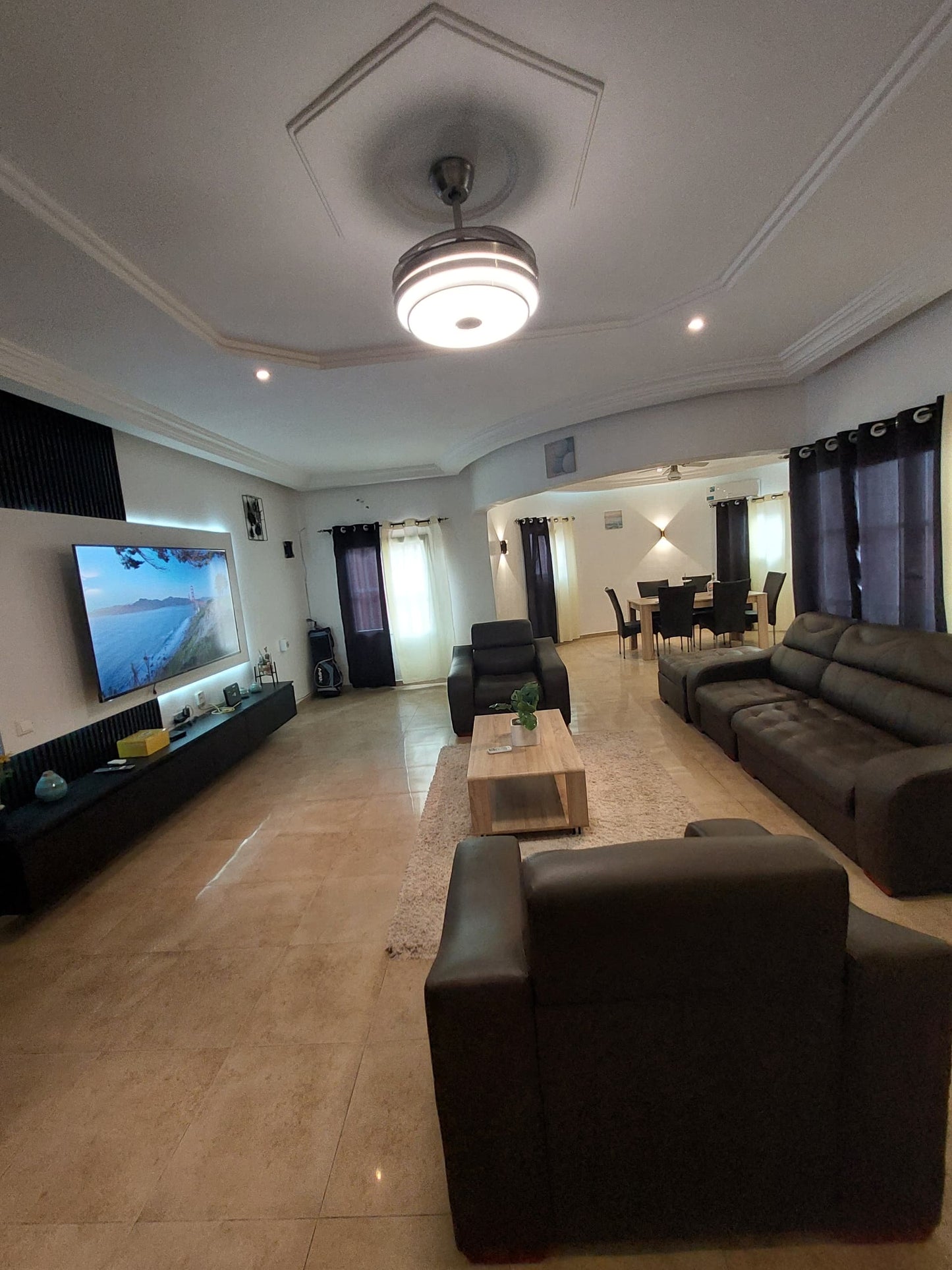 À LOUER – VILLA MEUBLÉE 4 PIÈCES (3 CHAMBRES SALON) AVEC PISCINE ET JARDIN À KPOGAN
