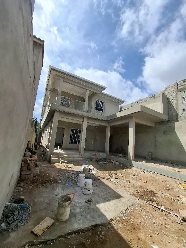 VILLA 5 PIÈCES À VENDRE À ADIDOGOMÉ SAGBADO LOGOTÉ re