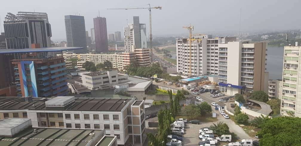 IMMEUBLE R+15 DE 35 APPARTEMENTS ET 7 LOCAUX À VENDRE AU PLATEAU, ABIDJAN – 1200 M² – 15 MILLIARDS CFA