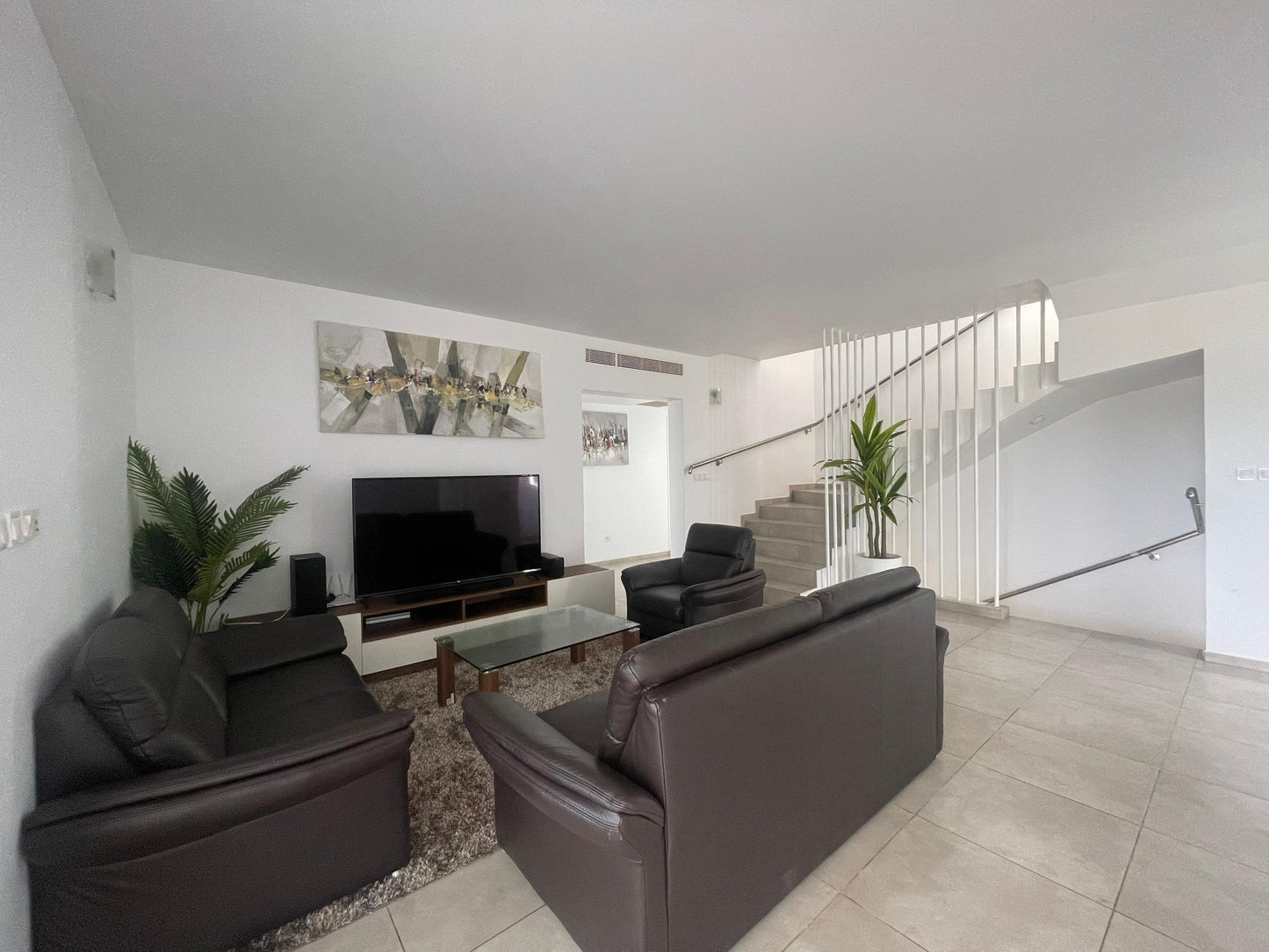 VILLA 5 CHAMBRES AVEC PISCINE À LOUER À LOMÉ - KODJOVIAKOPÉ (MEUBLÉE & NON MEUBLÉE)