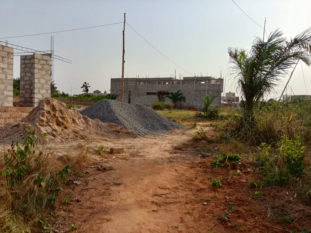 Terrain 1/4 de lot en vente à Aképé – 4 millions FCFA