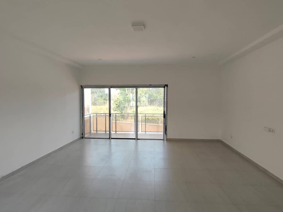 LOMÉ – CITÉ OUA – VILLA R+1 DE 10 PIÈCES À VENDRE