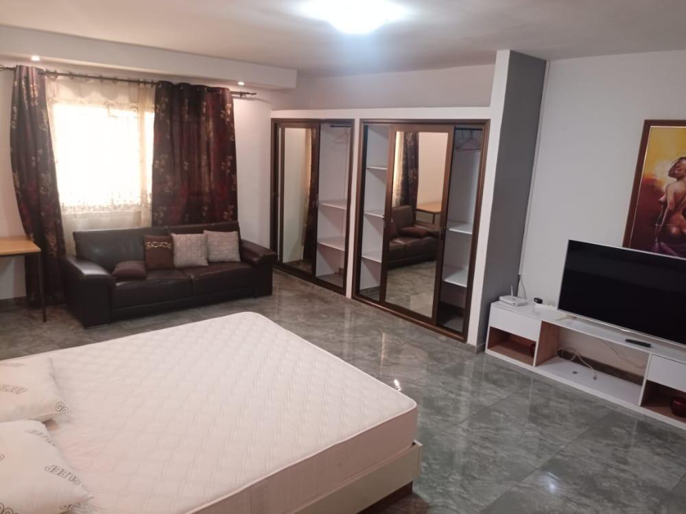 VILLA R+1 DE 11 PIÈCES À VENDRE À AGBALÉPÉDO GTA – 644M²