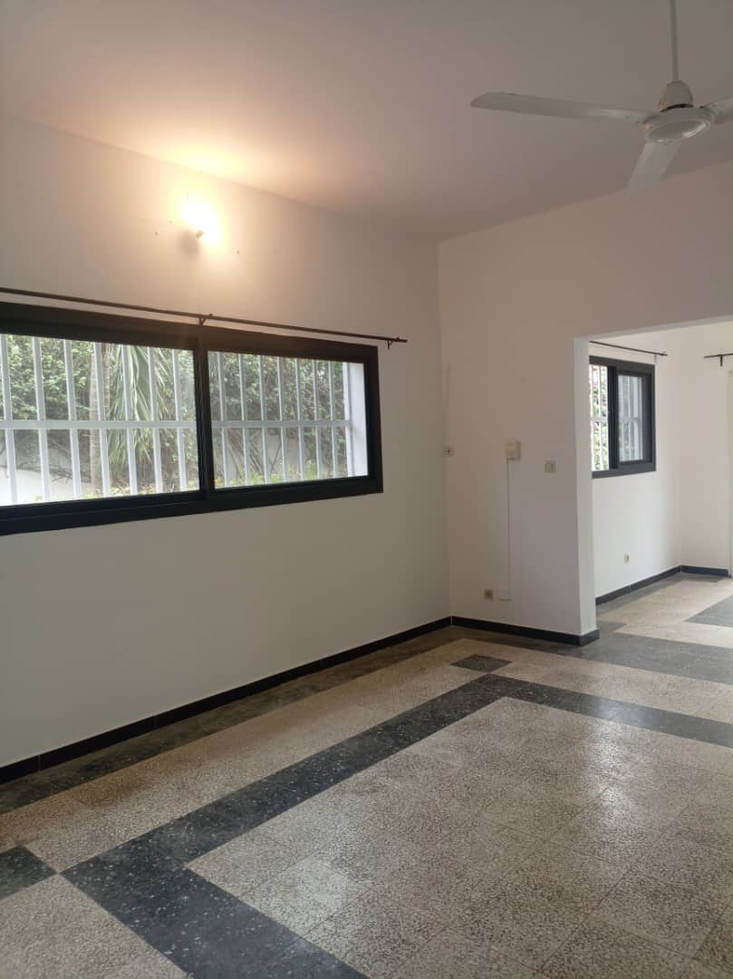À LOUER : VILLA DUPLEX 5 CHAMBRES + PISCINE À KODJOVIAKOPE – 1 000 000 F/MOIS