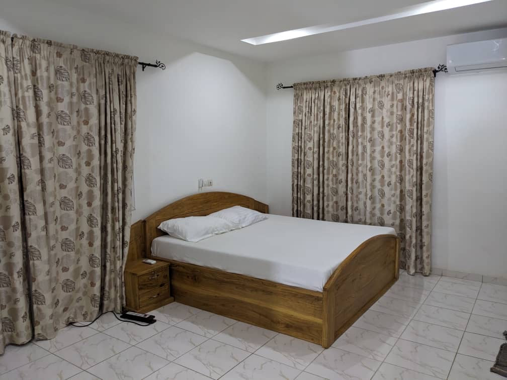 À LOUER – VILLA MEUBLÉE 5 PIÈCES AVEC PISCINE À AGOÉ DEMAKPOÉ