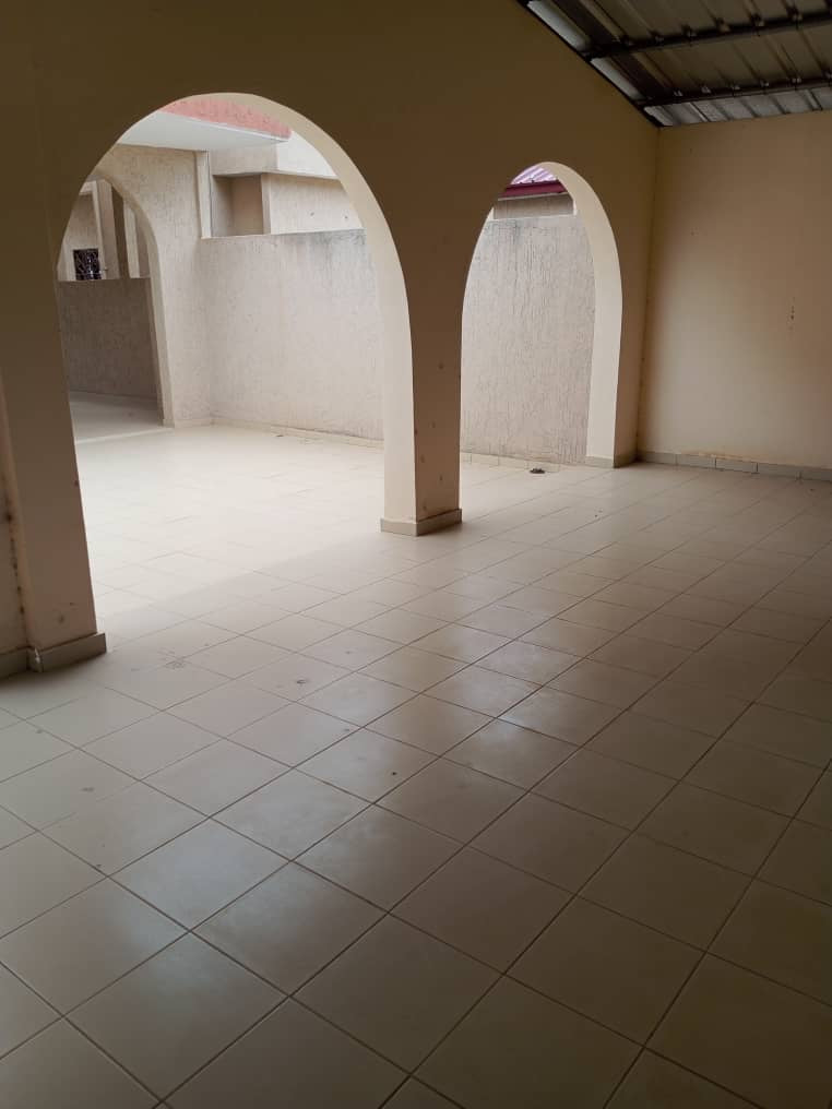 À LOUER – APPARTEMENT POUR BUREAU À LOMÉ - AGBALÉPÉDOGAN