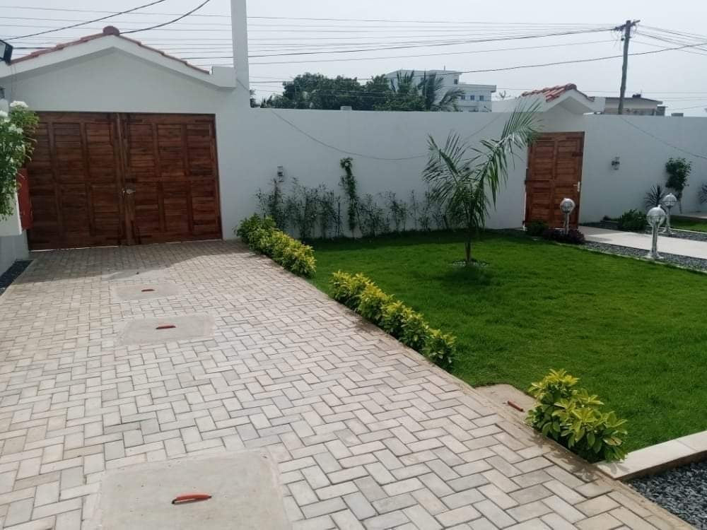 UNE VILLA À VENDRE À BAGUIDA À 100M DU GOUDRON CÔTÉ PLAGE - 6 PIÈCES